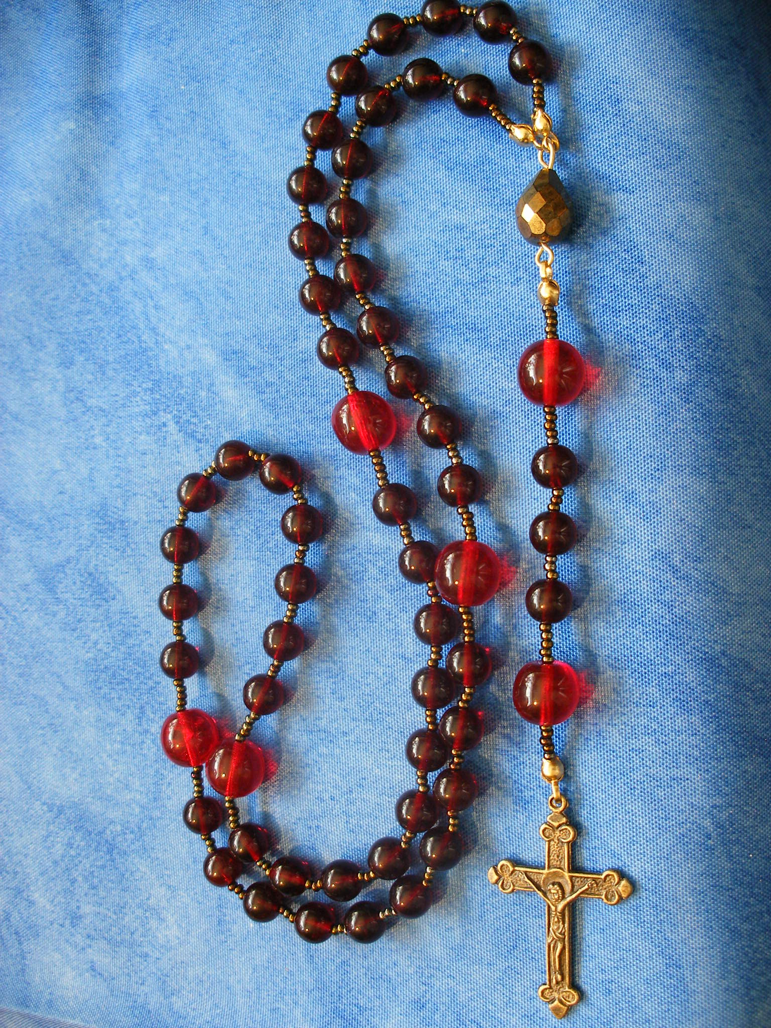 redglassrosary.jpg
